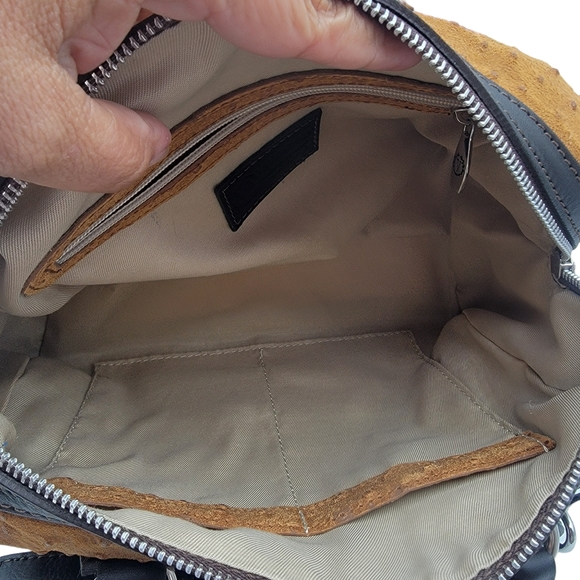 Valentina Camel pebble crossbody - Picture 12 of 13